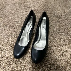 Comfort Plus by Predictions Women's Classic Black Heels